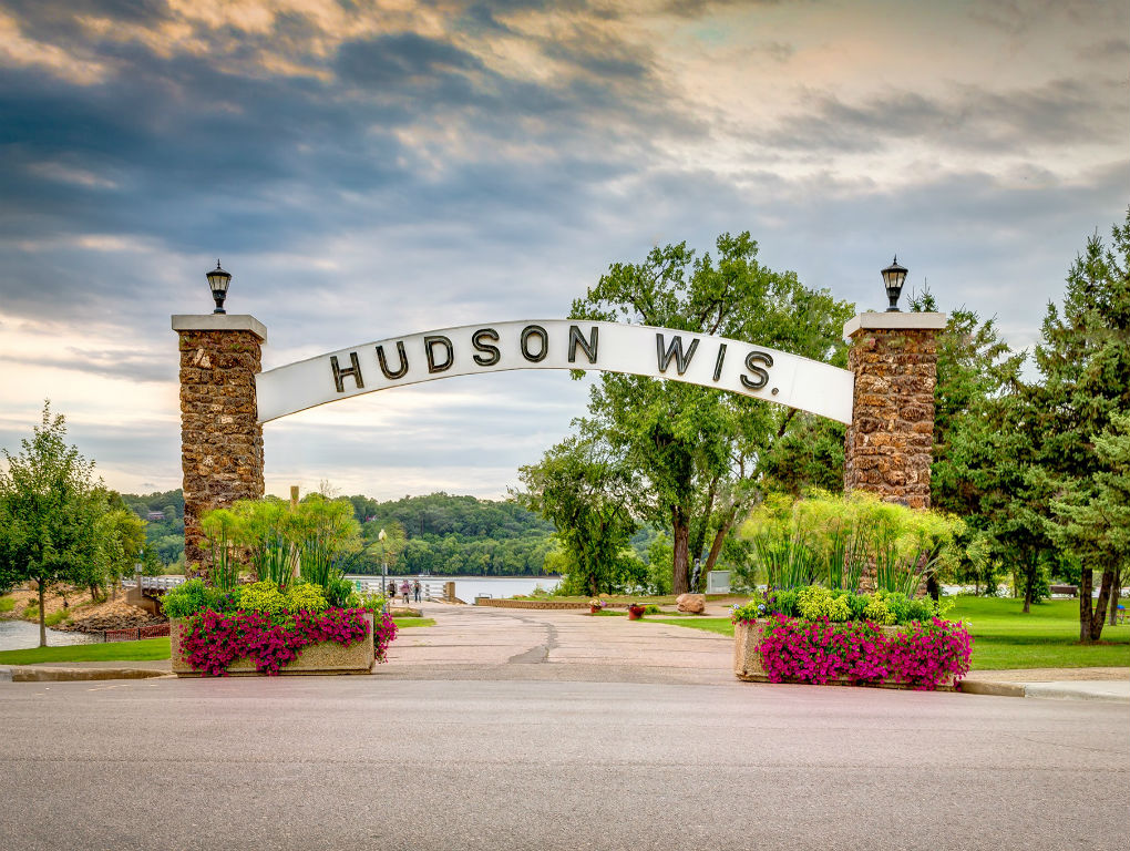 hudson wisconsin arc to an outdoor park