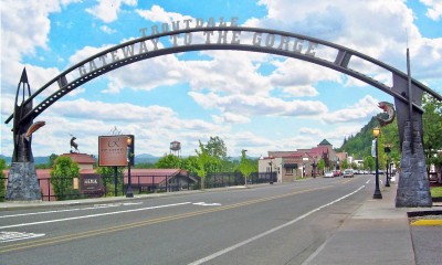 troutdale-downtown-welcome-sign