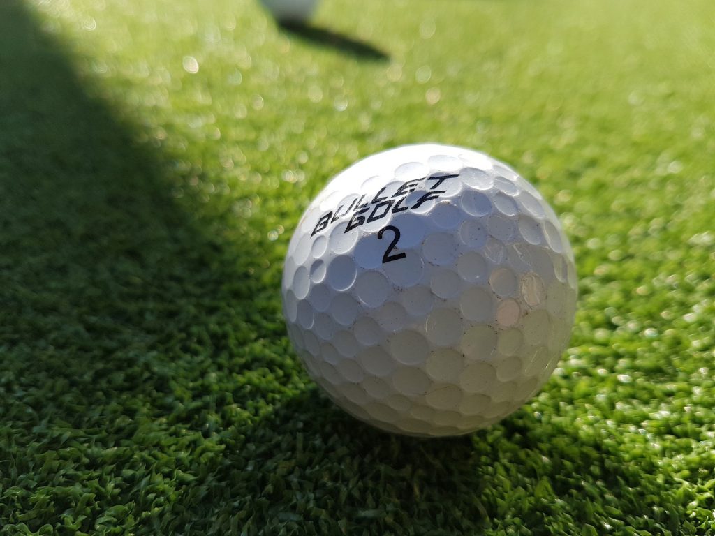 golf-ball_one_closeup golf-ball_one_closeup
