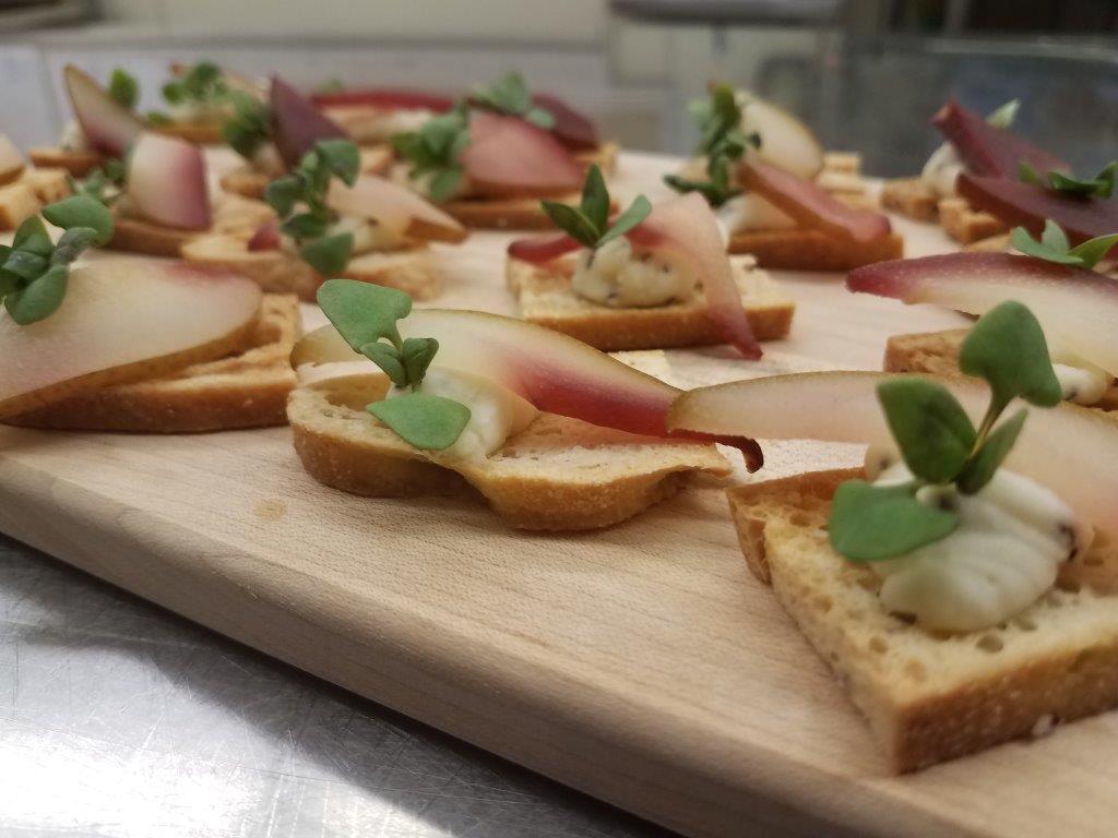 poach pear and brie crustini poach pear and brie crustini appetizer