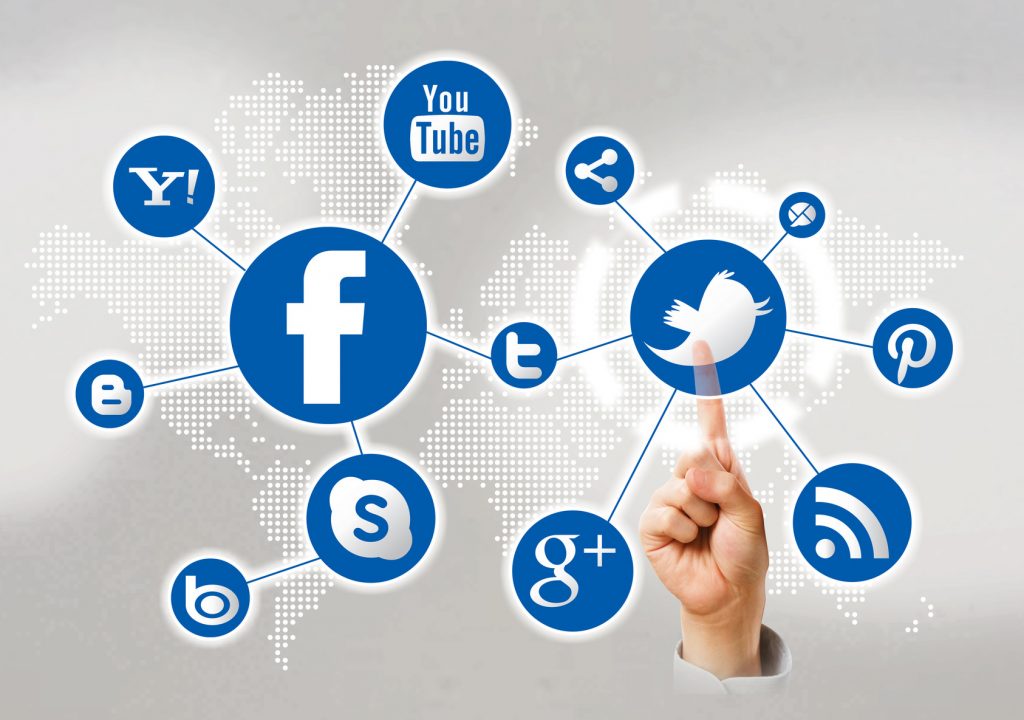 social-media-customer-service social-media-customer-service