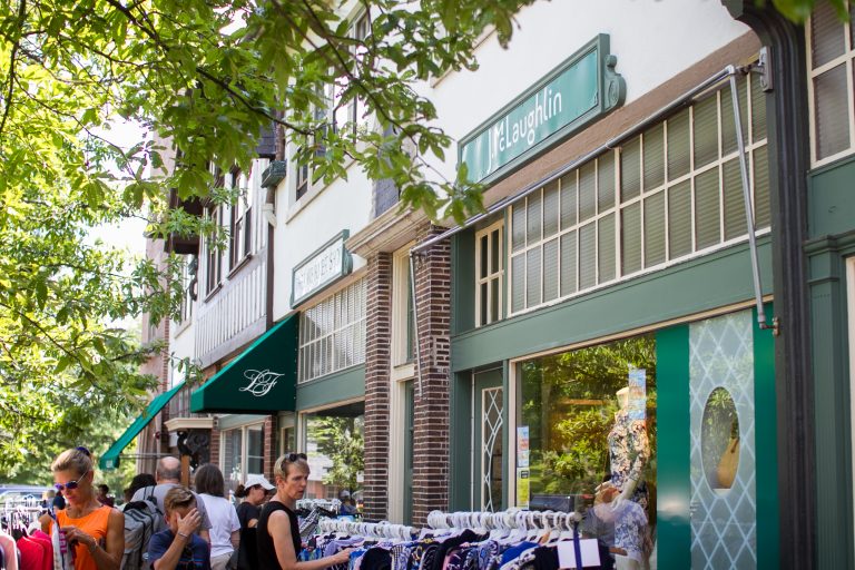 2019 Lake Forest Sidewalk Sale Photo Gallery Lake Forest/Lake Bluff