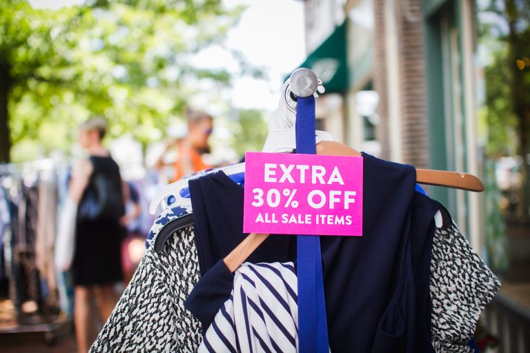 2019 Lake Forest Sidewalk Sale Photo Gallery Lake Forest/Lake Bluff