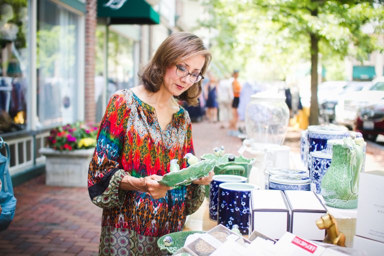 2019 Lake Forest Sidewalk Sale Photo Gallery Lake Forest/Lake Bluff