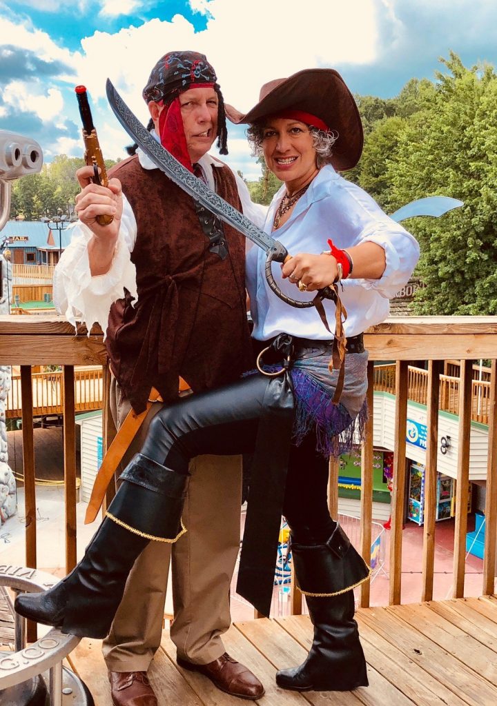 Pirate photo 3-Susie Pratt Pirate couple