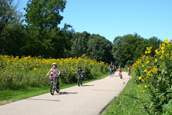 BikingFamilyatDawley3-web BikingFamilyatDawley3-web
